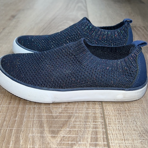 Girls Cat and Jack  pull on sneaker - Picture 3 of 9